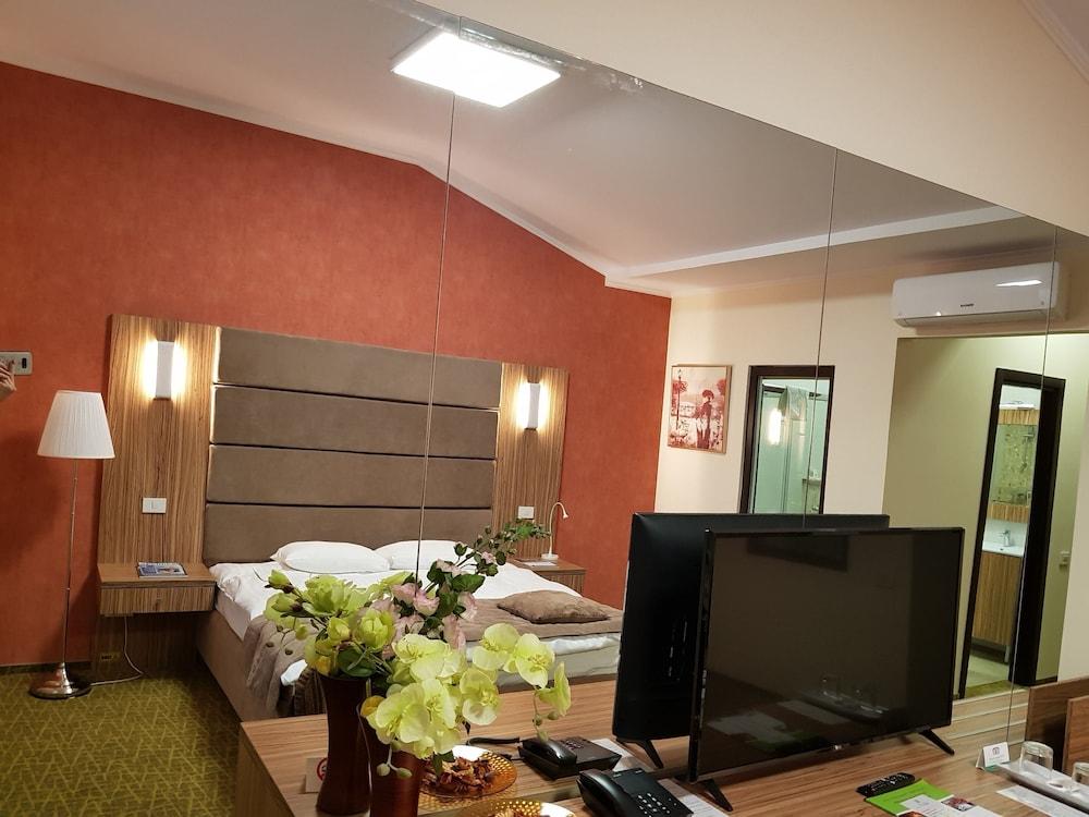 Hotel Tecadra Pipera Exteriér fotografie